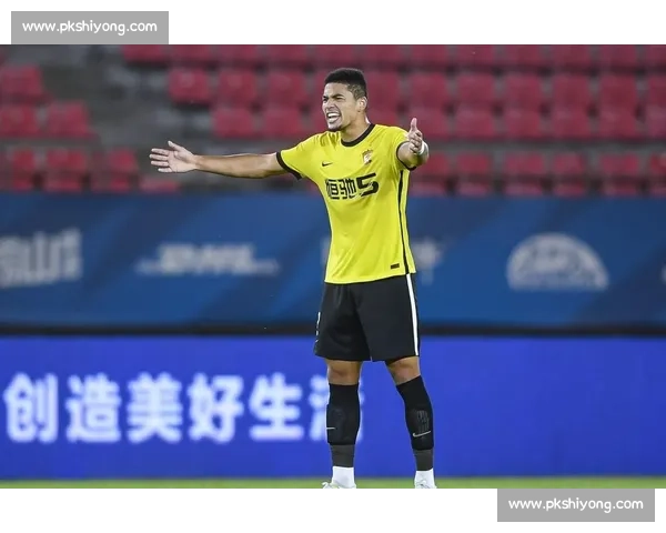 华裔前锋穆尔加盟雷克瑟姆!升班马 230 万欧补强锋线 华裔前锋穆尔加盟雷克瑟姆!升班马 230 万欧补强锋线