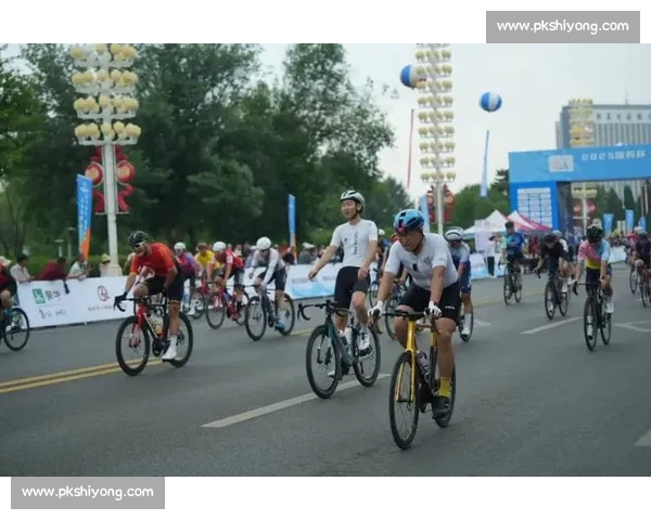 千骑逐湖!中国首迎顶级业余自行车赛压轴战 千骑逐湖!中国首迎顶级业余自行车赛压轴战